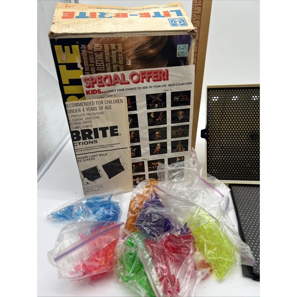 Hasbro Lite-Brite 1979 Original Box approx. 75 Unused Templates  All pegs &works